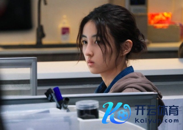 张子枫台词轻轻的砸心里重重的 不雅众描写“半含温润的芦笋”